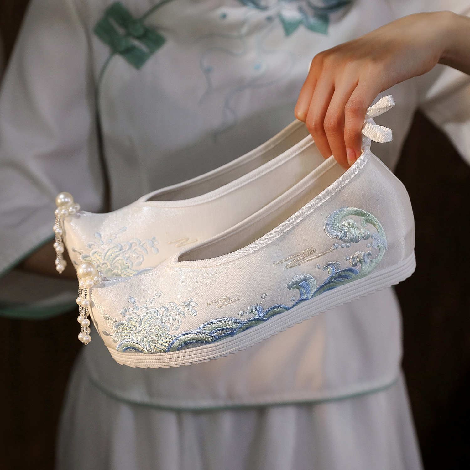 Waves Hanfu Shoes Female Embro - Embroidery Dress review and price