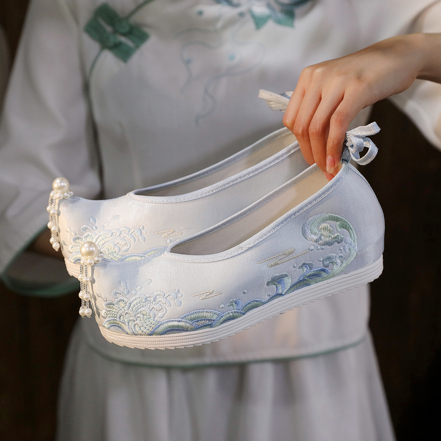 Waves Hanfu Shoes Female Embro - Embroidery Dress review and price