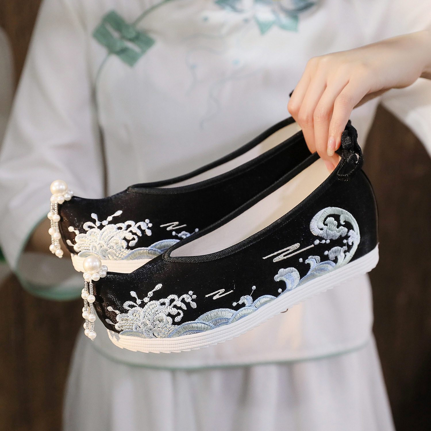 Waves Hanfu Shoes Female Embro - Embroidery Dress review and price